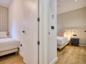 Iron/ironing board, internet, bed sheets