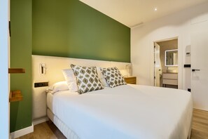 3 bedrooms, iron/ironing board, travel crib, free WiFi