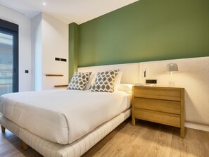 3 slaapkamers, een strijkplank/strijkijzer, reisbedje, gratis wifi