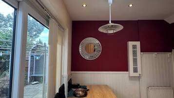 Dormitorio compartido, 1 habitación, fumadores, vistas a la ciudad | Vistas desde el alojamiento