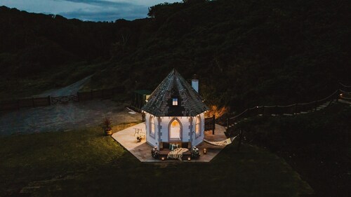 Selkie’s Haven: Beachfront Ultra Lux Paradise