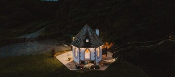 Selkie’s Haven: Beachfront Ultra Lux Paradise