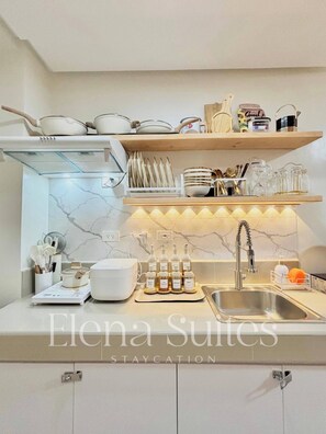 Microondas, placa de cocina