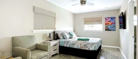 3 bedrooms, desk, iron/ironing board, travel crib