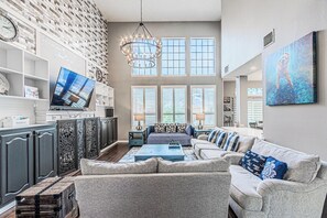 TV, fireplace