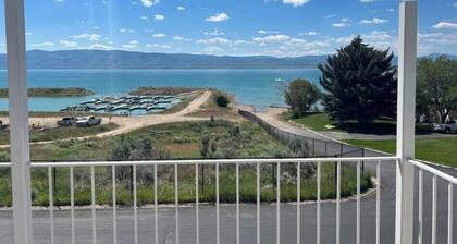 1-Min Walk to Private Beach, Lake Views, Pickleball, Gated Community!
