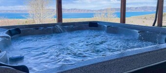 Sunrise Retreat Garden City - 8 Bedroom beautiful home with stunning views and easy access to Town