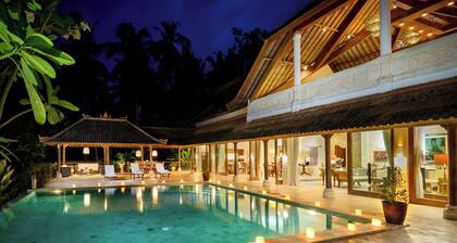 Four Bedroom Villa with Pool & Tropical Garden near  Balian