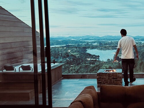 El Peñol-Guatapé Romantic Condo
Private Jacuzzi with a view of the rock & lake