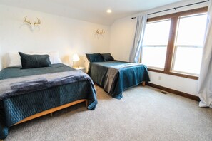 3 soverom, strykejern/-brett, reiseseng for barn og wi-fi (inkludert)