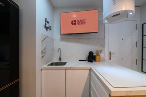 冷蔵庫、電子レンジ、オーブン、食器洗い機