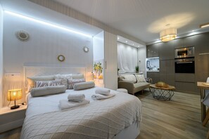 Iron/ironing board, Internet, bed sheets