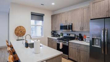 Mikrobølgeovn, ovn, kogeplade, opvaskemaskine