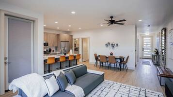 Televisie en een open haard