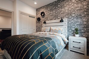 3 habitaciones, tabla de planchar con plancha, wifi y ropa de cama