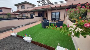 Outdoor dining - Casa Vale: in the desert just a stone's throw from the sea (Majanicho)