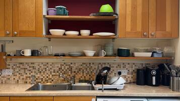 Dormitorio compartido, 1 habitación, fumadores, vistas al jardín | Interior