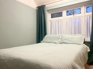 Shared Dormitory, 1 Bedroom, Smoking, Garden View | 1 bedroom