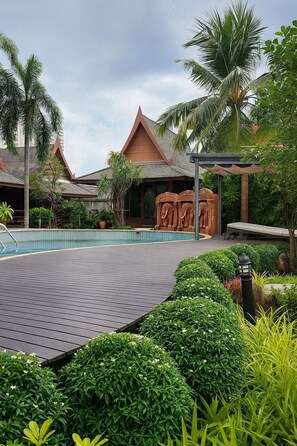 5 outdoor pools