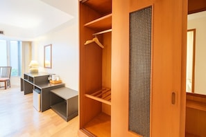 Iron/ironing board
