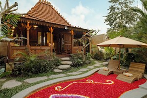 Villa romántica, piscina privada | Piscina privada