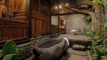 Bañera de hidromasaje privada