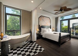 奢華套房, 陽台, 泳池景觀 | 書桌、免費無線上網