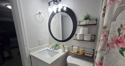 Charming studio ,minutes from the airport.