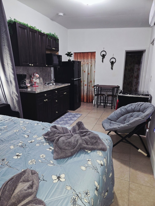 1 bedroom, WiFi, bed sheets