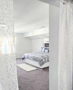 4 bedrooms, desk, iron/ironing board, free WiFi