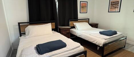 3 habitaciones y ropa de cama