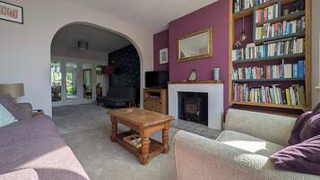 TV, fireplace, stereo