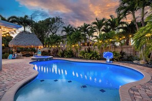 A heated pool - Walk2BEACH|HeatedPool|Spa|GamingRoom|Tikihut|Cove (deerfield beach)