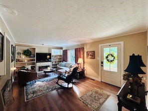 TV, fireplace