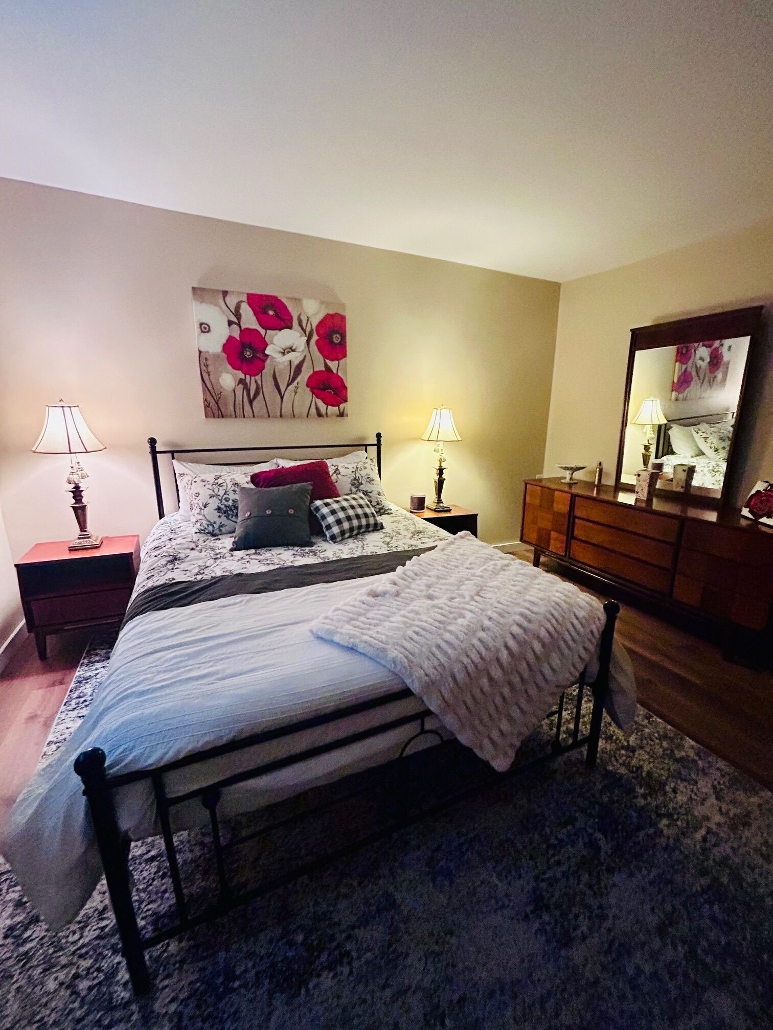 2 chambres, fer et planche à repasser, Wi-Fi, draps fournis