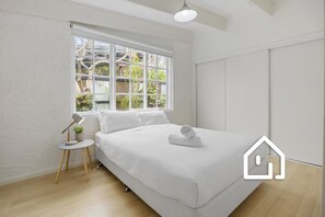 5 bedrooms, iron/ironing board, WiFi