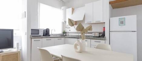 Fridge, microwave, coffee/tea maker, toaster