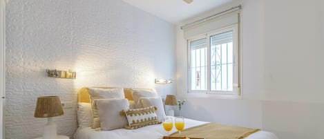 2 bedrooms, iron/ironing board, Internet, bed sheets