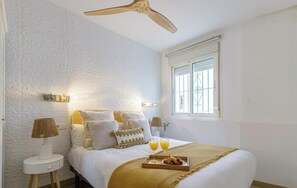 2 bedrooms, iron/ironing board, internet, bed sheets