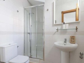 Ducha, secador de pelo y toallas