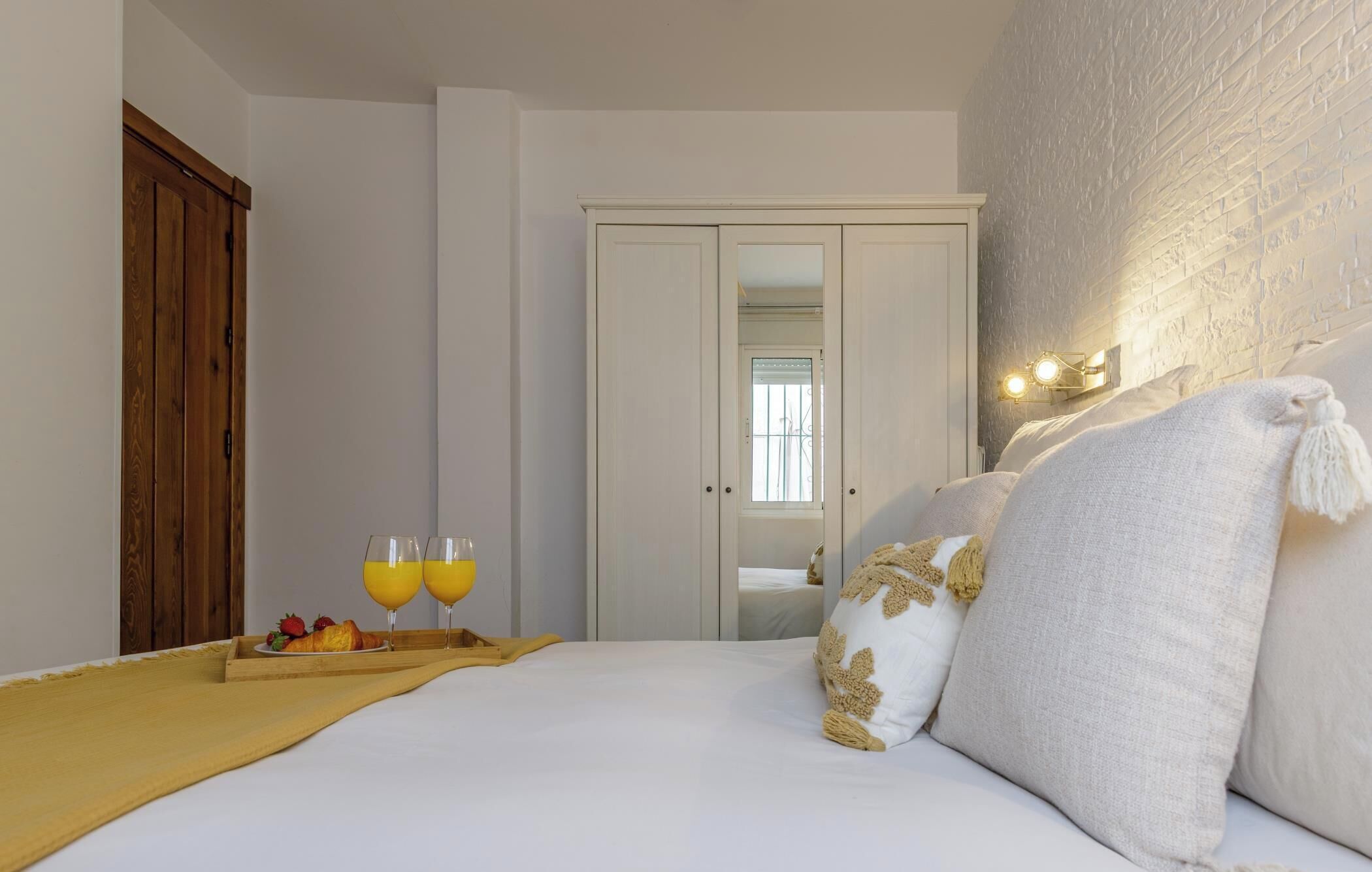 2 bedrooms, iron/ironing board, Internet, bed sheets
