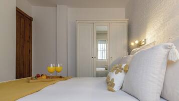 2 bedrooms, iron/ironing board, Internet, bed sheets