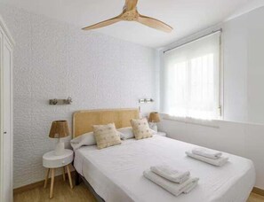 2 bedrooms, iron/ironing board, Internet, bed sheets