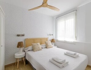 2 makuuhuonetta, silitysrauta/-lauta, internet, vuodevaatteet