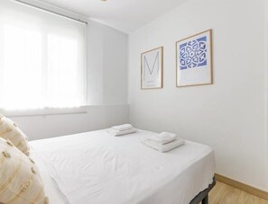 2 habitaciones, tabla de planchar con plancha, internet y ropa de cama 