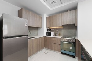 Coffee/tea maker, electric kettle, toaster, paper towels