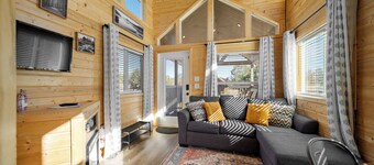 Peaceful Pine Cabin! Family-Friendly with fire pit, splash pad, and starry skies