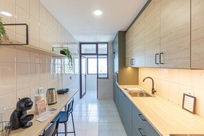冷蔵庫、電子レンジ、オーブン、食器洗い機