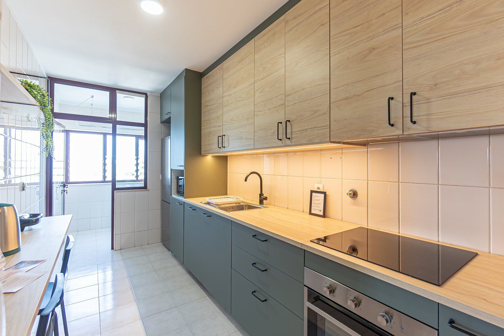 Kühlschrank, Mikrowelle, Ofen, Geschirrspüler