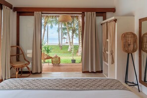 Premium bedding, in-room safe, individually decorated